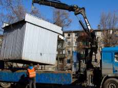 В Днепре убрали киоск, незаконно установленный на проезжей части: фото