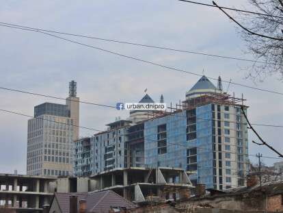 В центре Днепра продолжается строительство нового жилого комплекса: фото