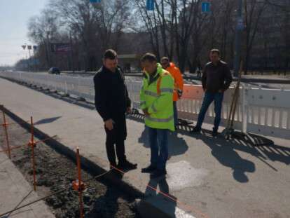 В Днепре для укладки бордюров впервые в Украине применили уникальную технологию монолитного отлива: фото
