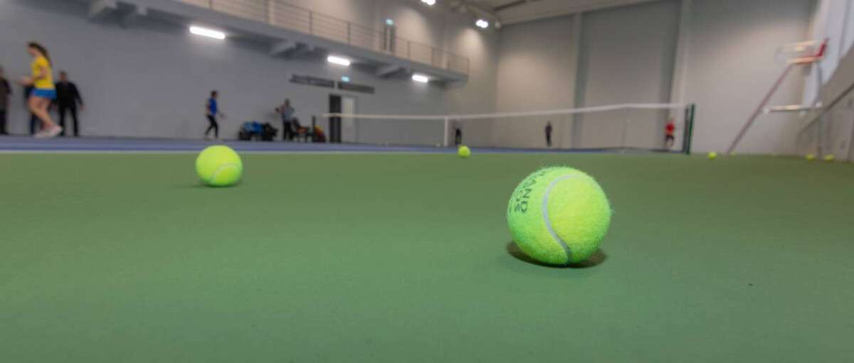 В Каменском Дворце тенниса прошла первая тренировка в обновленном теннисном зале