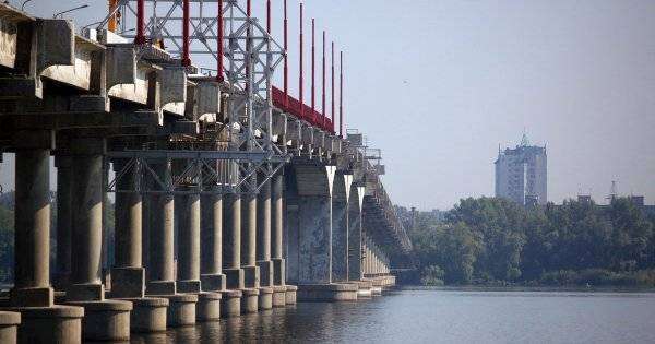 В Днепре отремонтируют ступени на центральном мосту за 10 млн. гривен