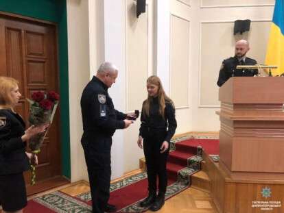В Днепре наградили отважную полицейскую: фото