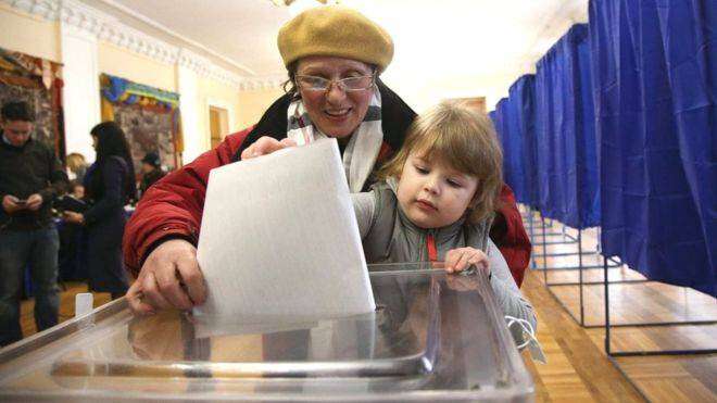 Стало известно, сколько днепрян проголосовало по состоянию на 11 утра на выборах президента Украины