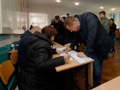 Мэр Днепра проголосовал на выборах президента Украины