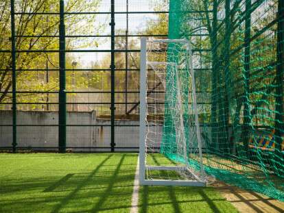 В Днепре построили еще одну школьную футбольную площадку: фото