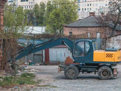 В центре Днепра наконец начали сносить «заброшки»: фото