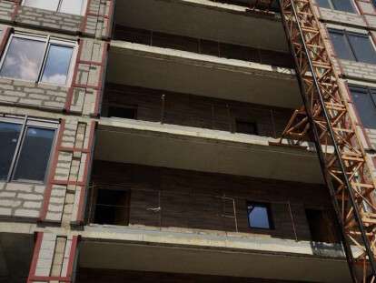 В центре Днепра продолжается строительство нового жилого комплекса: фото
