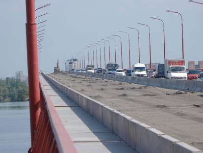 Финальные работы: На следующей неделе на Центральном мосту Днепра перейдут к установлению новых деформационных швов (фото)