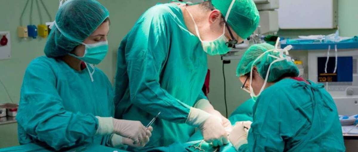 В больнице Мечникова в Днепре провели сложную операцию онкобольной