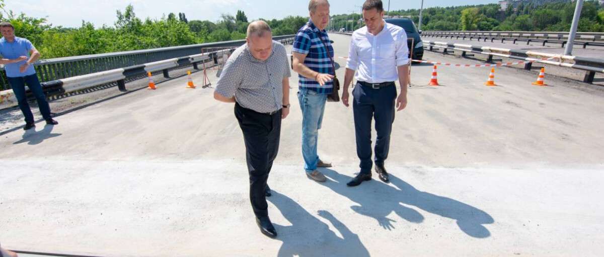 В Каменском завершается капитальный ремонт аварийного деформационного шва (ФОТО)