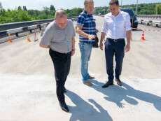В Каменском завершается капитальный ремонт аварийного деформационного шва (ФОТО)