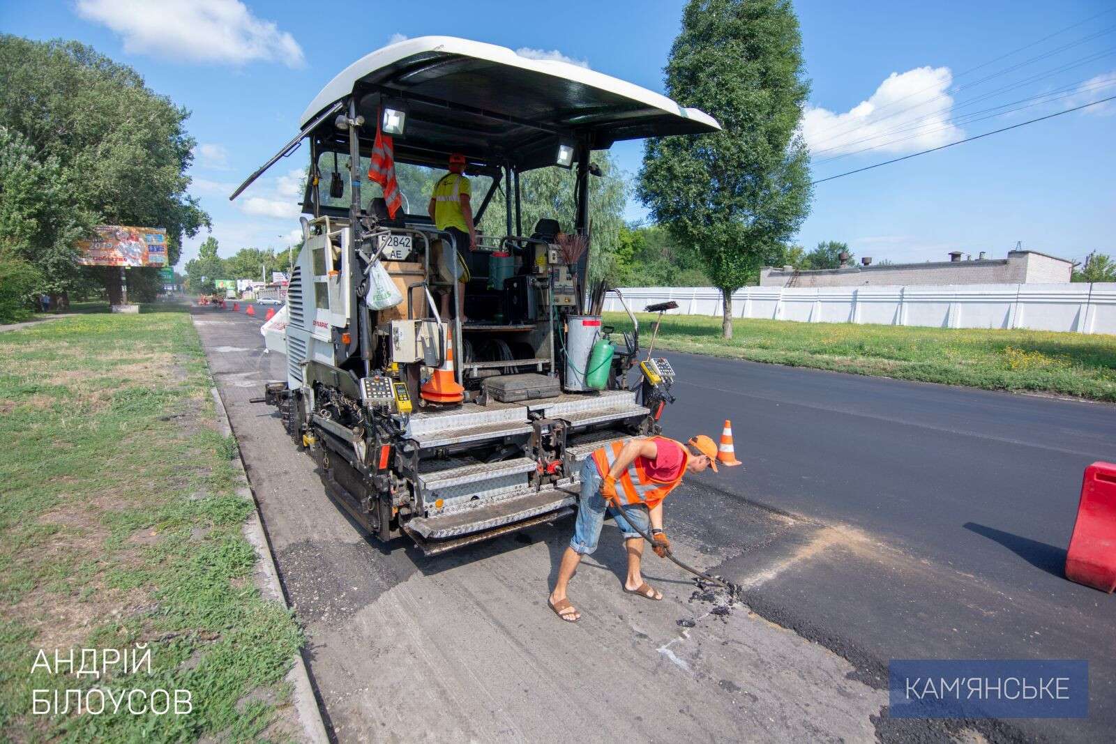 В Каменском ремонтируют дороги города и поселка Карнауховка (ФОТО)