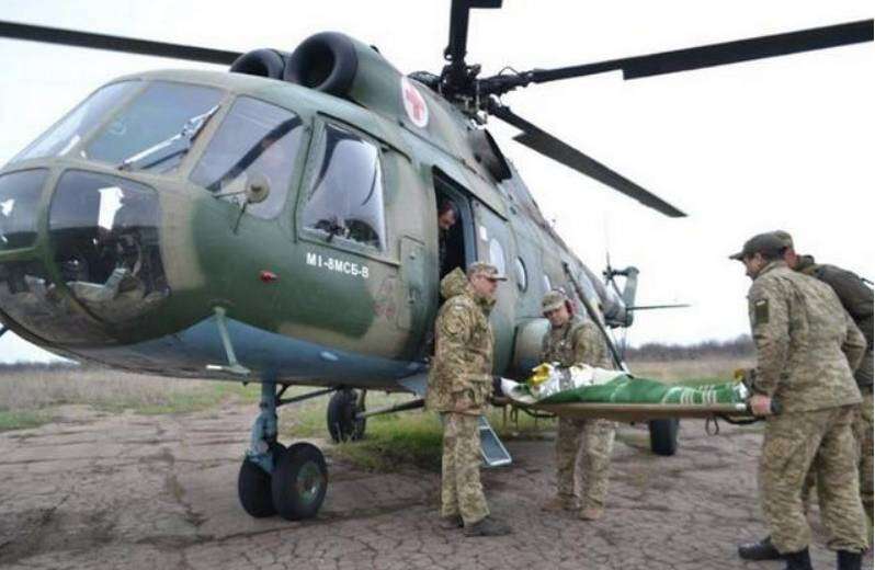 У Дніпро гелікоптером доставили важко пораненого бійця