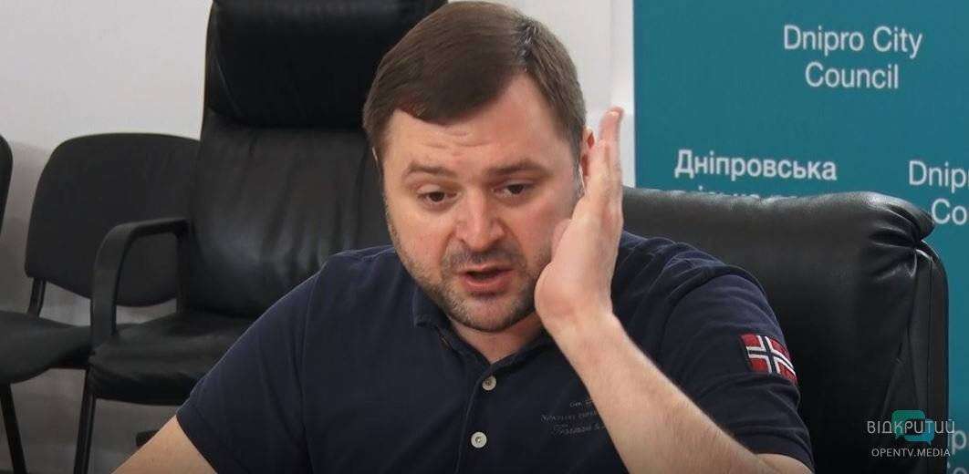 Михаил Лысенко дарит цветы «зрадофилам»
