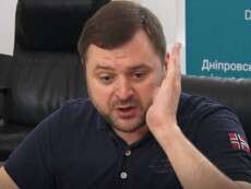 Михаил Лысенко дарит цветы «зрадофилам»