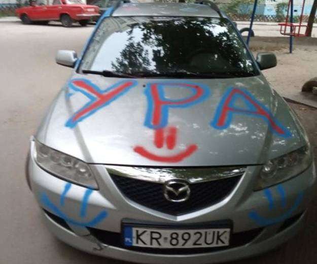 В Днепре мужчина разрисовал авто в честь сына (ФОТО)