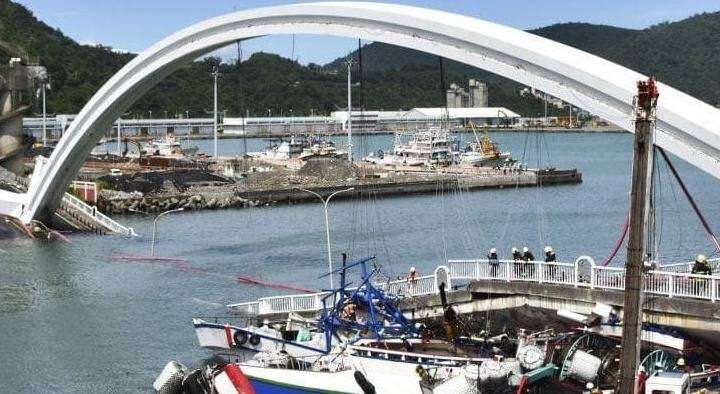 Шестой пошел: мэр Днепра об обрушении моста в Тайване
