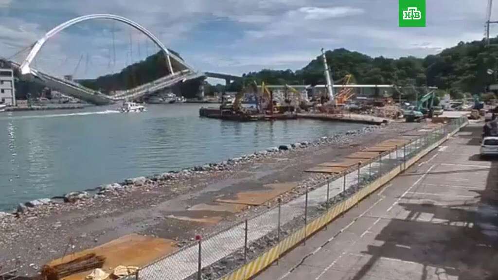 Шестой пошел: мэр Днепра об обрушении моста в Тайване