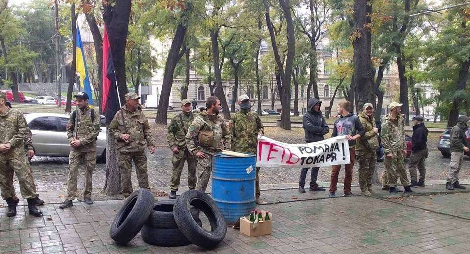 Бойцы Украинской добровольческой армии требуют отставки коррумпированного прокурора Токаря