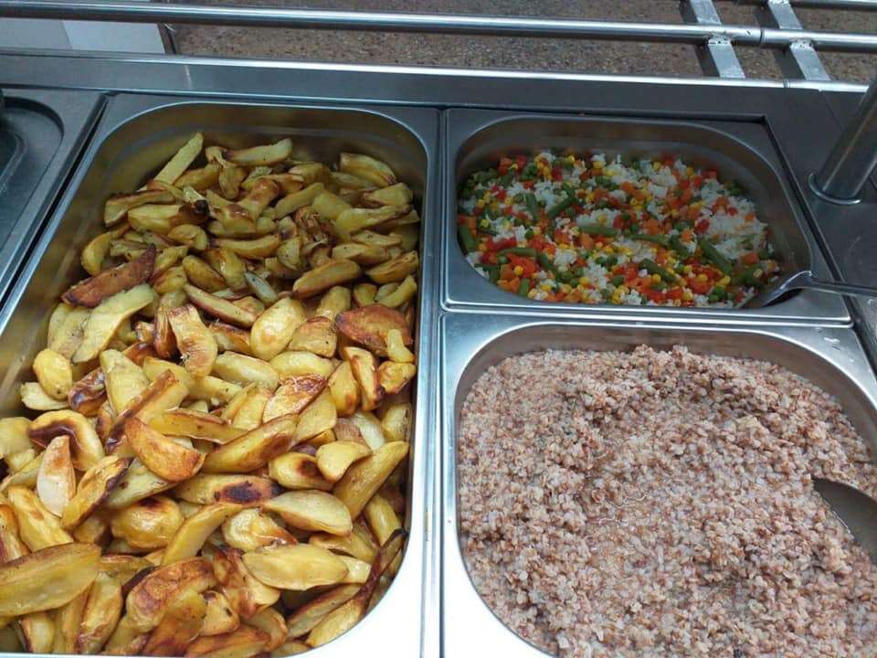 Учні СШ №134 мають змогу обирати страви за смаком (ФОТО)