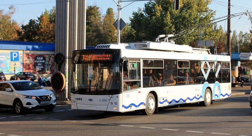 У Дніпрі вже почали курсувати нові тролейбуси з USB-роз‘ємами для зарядки гаджетів