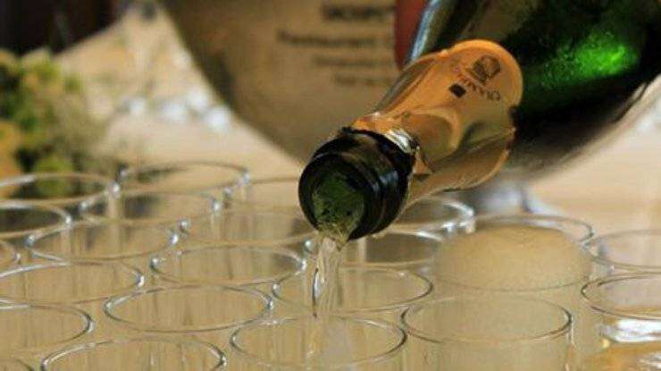 В Украине вводят запрет на коньяк и шампанское