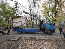 У парку Шевченка у Дніпрі демонтували три незаконно встановлені кіоски