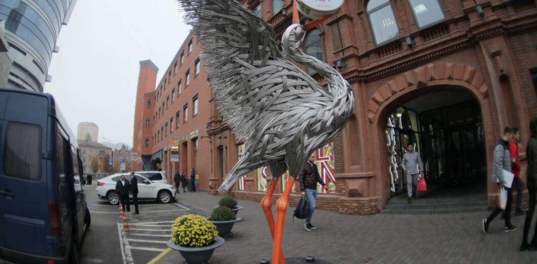 Возле Мост-Сити появилась гигантская птица из металла