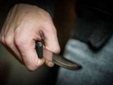 Поліція випадково зустріла чоловіка із закривавленим ножем