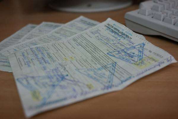 В Украине приостановлена выплата больничных и декретных