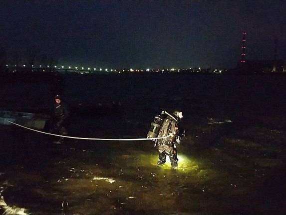 В реке Днепр случайно утонул Mercedes (ВИДЕО)