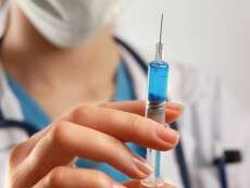 Смерть після вакцинації: в Україні тимчасово заборонили дві вакцини через летальні випадки