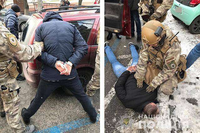 В центре Днепра задержаны вымогатели, которые требовали у потерпевшего 50 тысяч гривен (ФОТО, ВИДЕО)