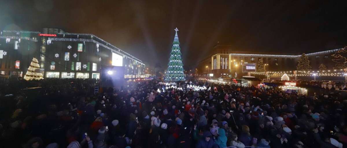 На відкритті новорічного містечка та ялинки у центрі Дніпра зібралося понад 6,5 тисяч містян