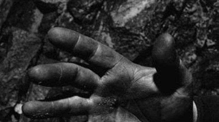 В шахте на Днепропетровщине рабочего задавило груженной тележкой