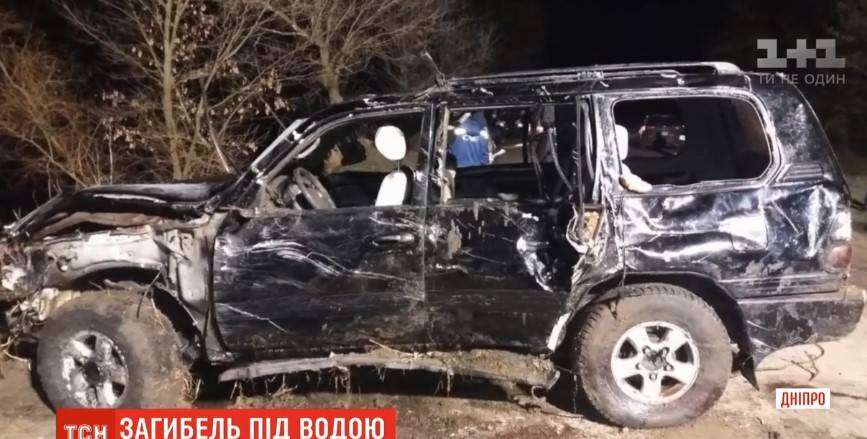 На Дніпропетровщині авто потрапило у ставок: Троє дорослих і дитина загинули (ВІДЕО)