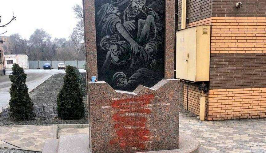 Поліція затримала чоловіка, який у Кривому Розі пошкодив пам’ятник жертвам Голокосту (ОНОВЛЕНО)