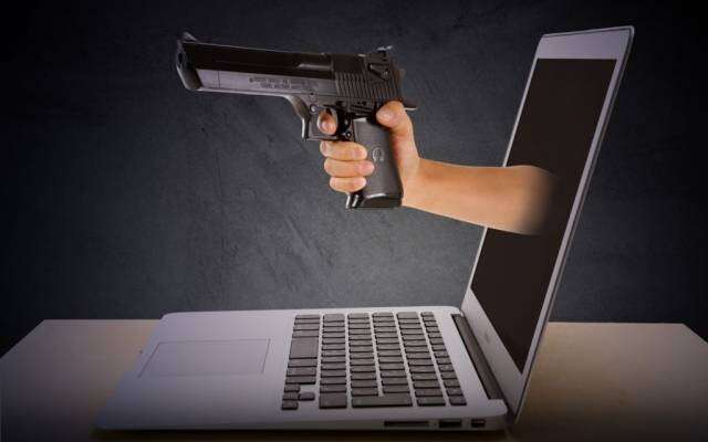 В Днепре 24-летний мужчина продавал огнестрельное оружие через Интернет