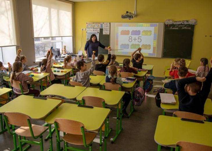 Учителей Днепропетровской области в феврале ждут экзамены