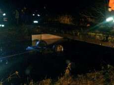 Під Дніпром автомобіль впав у воду з моста: загинула 19-річна дівчина