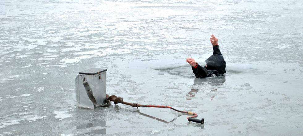 Смертельна риболовля: чоловік провалився під лід і потонув