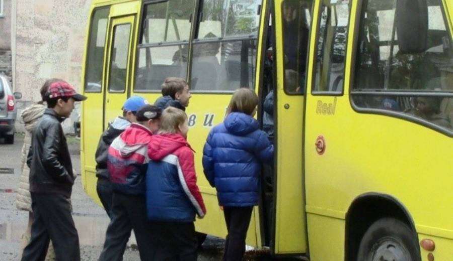 С сегодняшнего дня школьники Днепра могут бесплатно ездить в электротранспорте