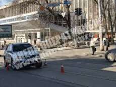 В центре Днепра авто сбило женщину на пешеходном переходе (ВИДЕО)