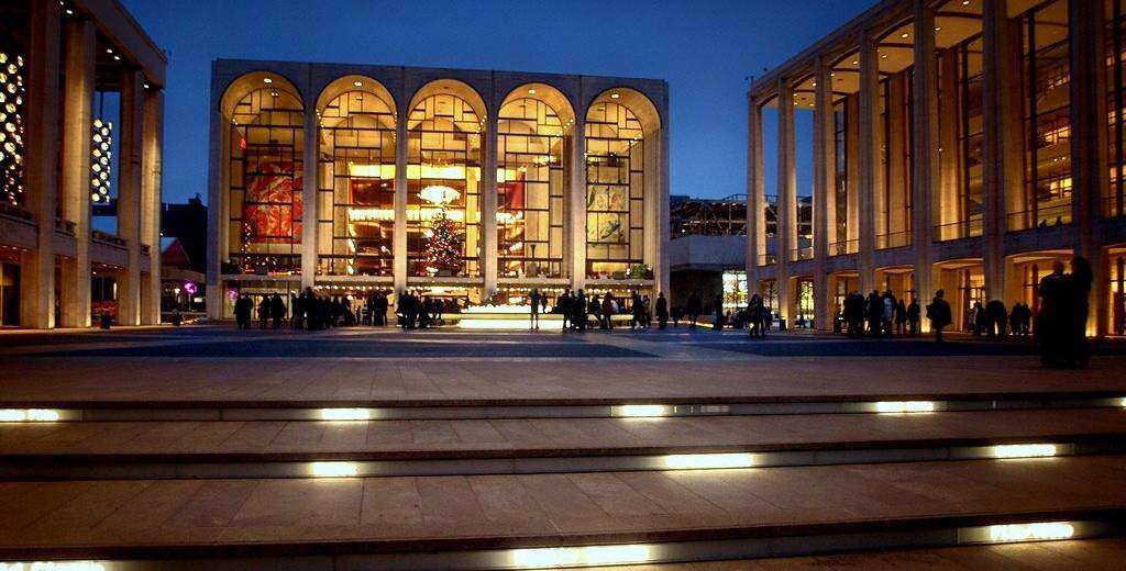 Венская опера и театр Метрополитен-опера в Нью-Йорке открывают бесплатную трансляцию лучших спектаклей в дни карантина