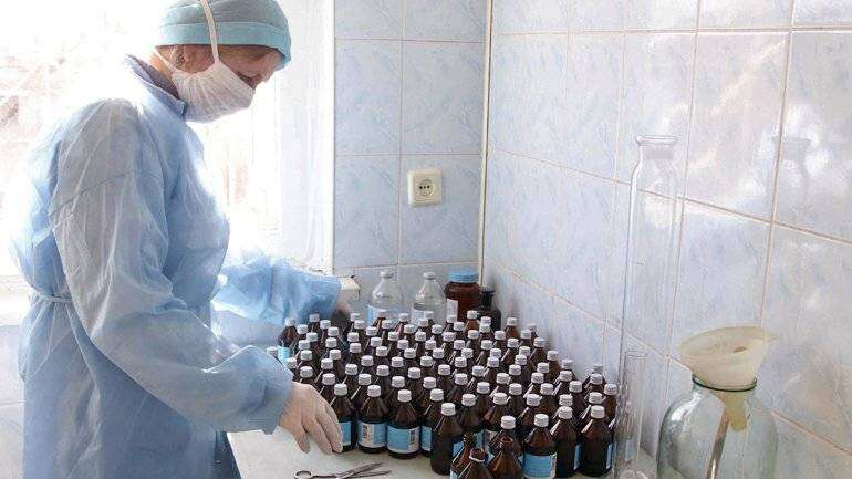 Под Днепром на базе двух аптек начали изготавливать антисептик