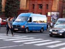 В Днепре политиков и меценатов просят отменить бесплатные автобусы