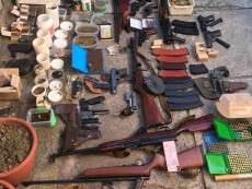 У Дніпрі 55-річний чоловік зберігав у себе вдома цілий арсенал зброї та боєприпасів (ВІДЕО)