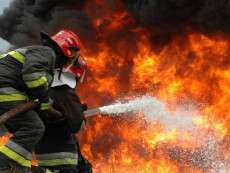 В Днепре горел жилой дом: огонь уничтожил 200 квадратов