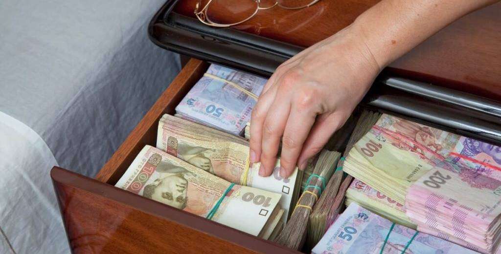 На Днепропетровщине сотрудников банка подозревают в растрате 80 миллионов гривен
