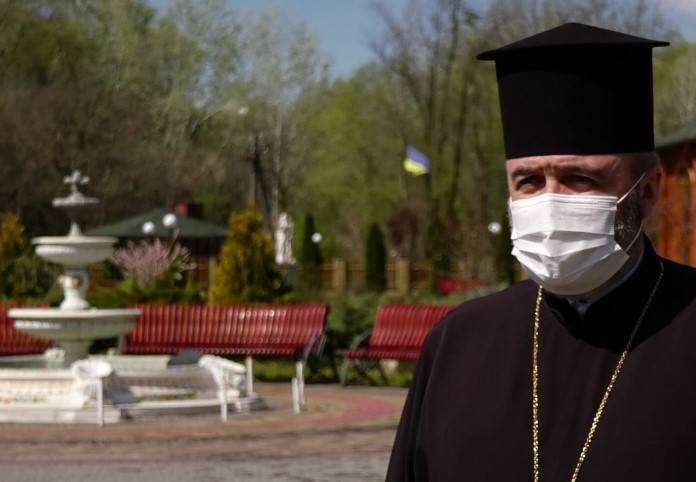 Священники присоединились ко всеукраинской акции и просят прихожан отмечать Пасху дома (ВИДЕО)
